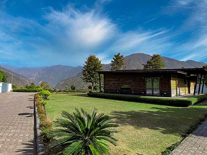 SaffronStays Paradise Pines – cliff villa with valley & forest views