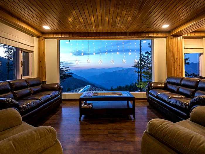 StayVista at The Corner House 4BR with Scenic View Deck